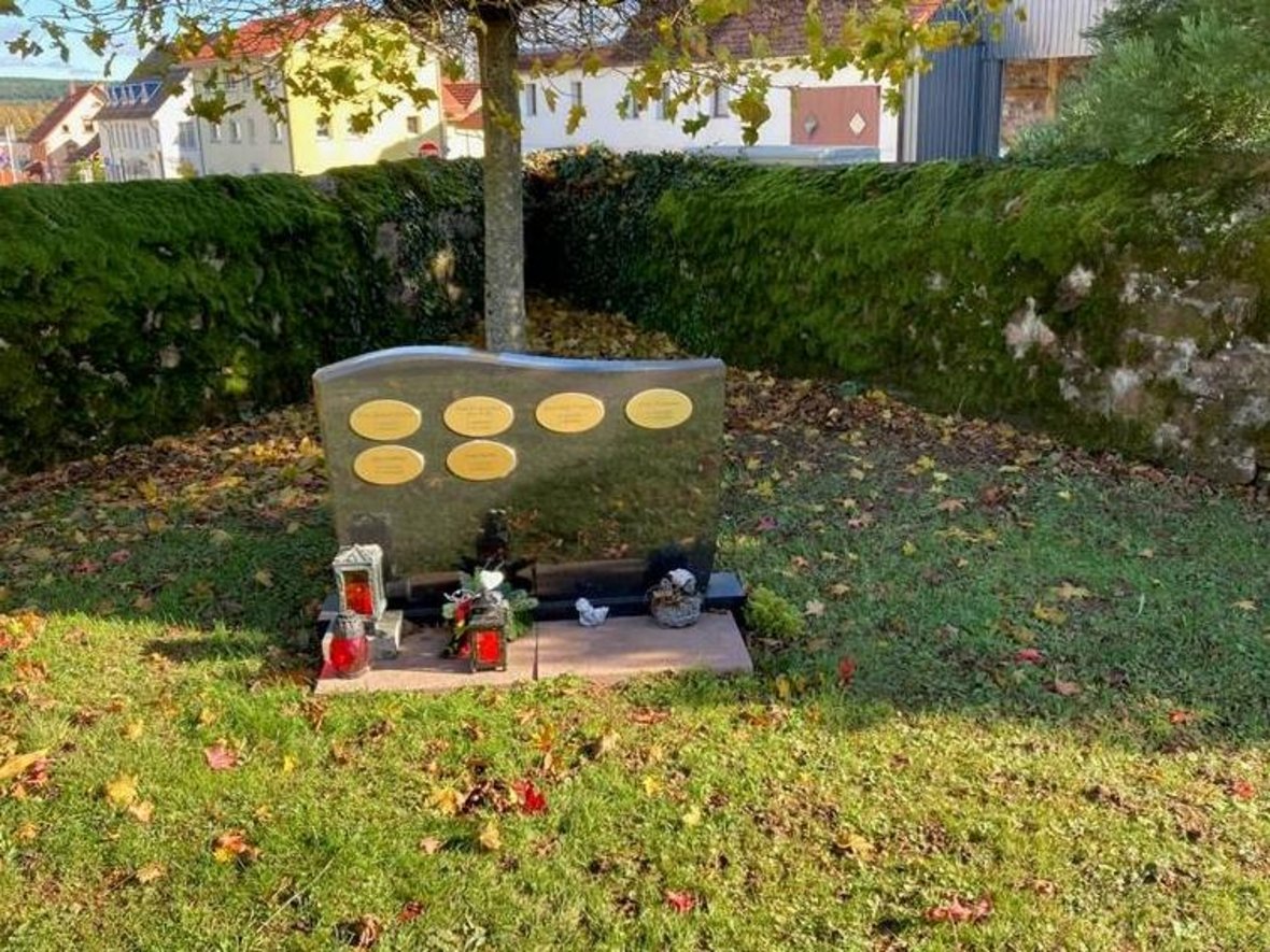 Gedenkstein Strümpfelbrunn